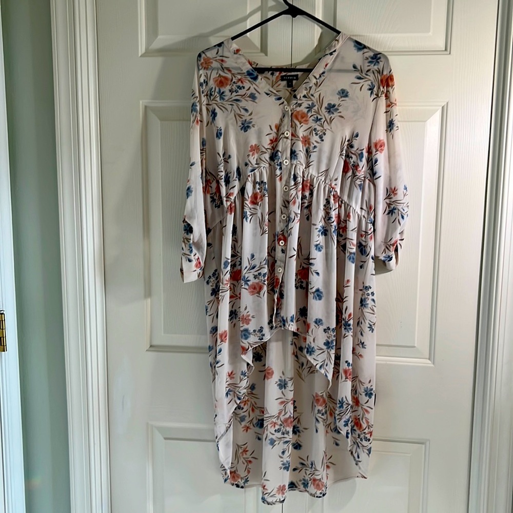 High to low chiffon top torrid size 0 which is equal to a size 12